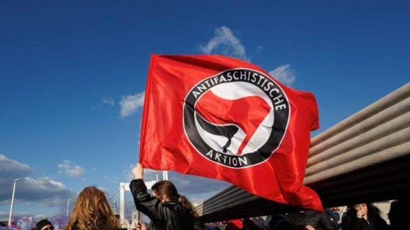 Hatvanöt nevet és lakcímet tett közzé a magyar antifa-oldal