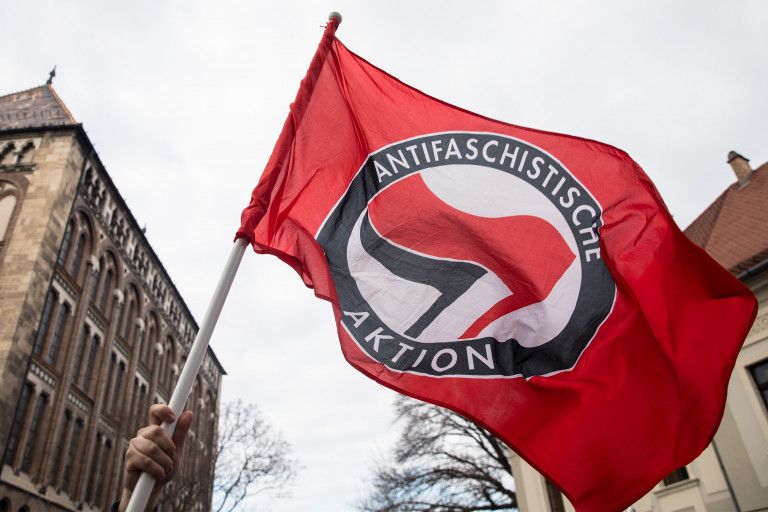 Bíróság elé állnak Németországban a becsület napi támadásokban is részt vevő antifasiszta aktivisták