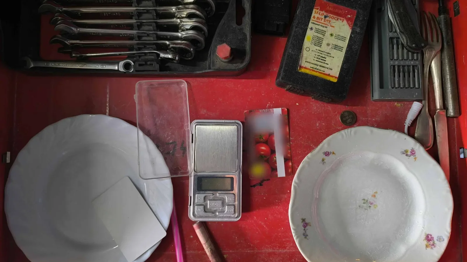 Autószerelő műhelyből szervezték a kábítószer-kereskedelmet egy iskola közelében