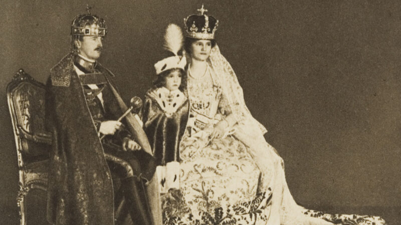 A magyar királynék széttört, ellopott koronájának utolsó ismert darabját Gina Lollobrigida viselte