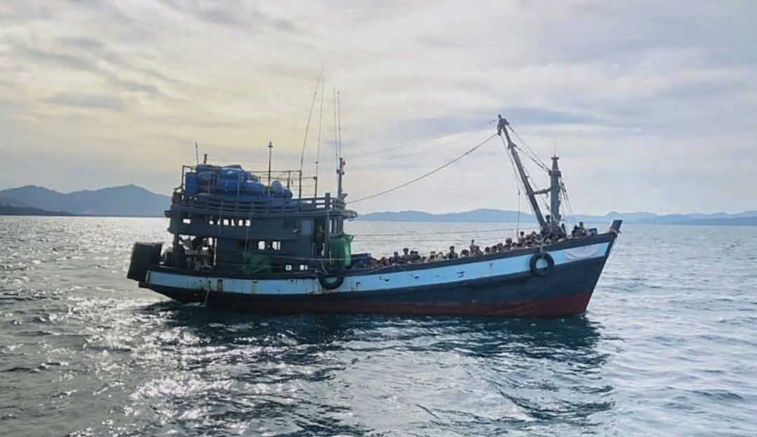 Elsüllyedt egy migránsokat szállító hajó a malajziai-thaiföldi határnál