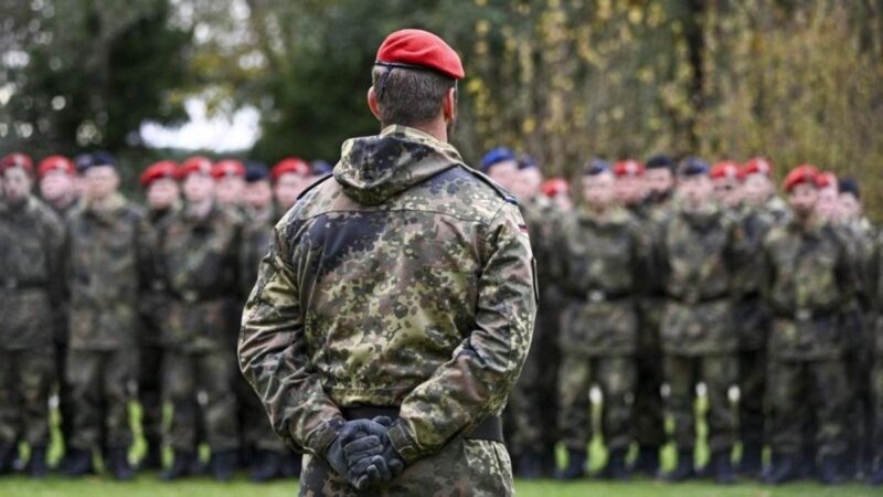 Friss felmérés: A magyarok nemet mondanak a sorkatonaságra