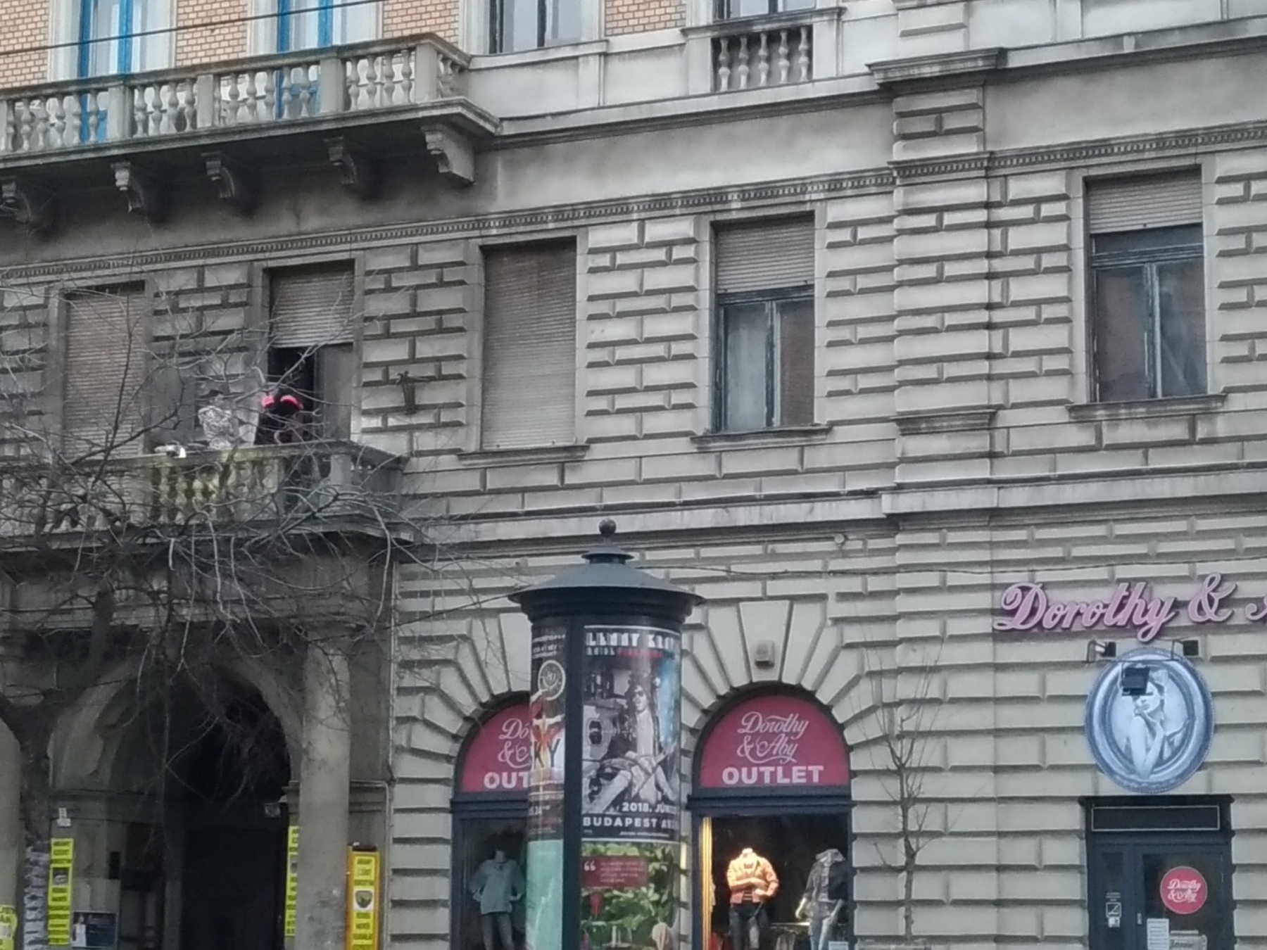 Bűnbarlang a Teréz körúton: politika, maffia és rendőrségi védelmi háló Budapest éjszakájában