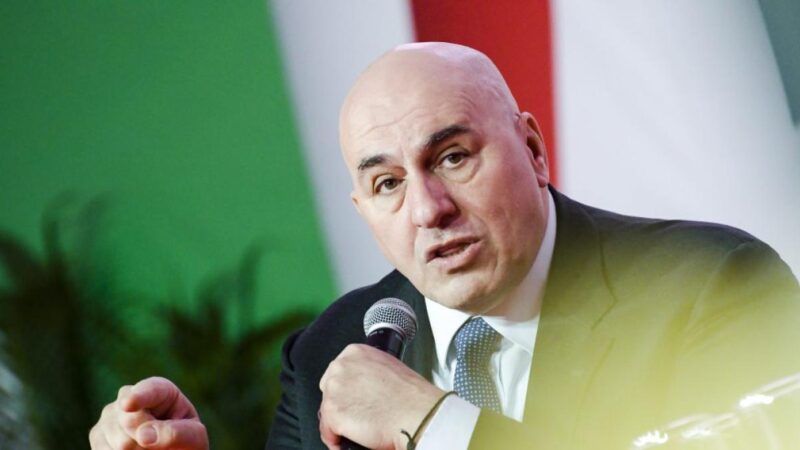 Az olasz védelmi miniszter önkéntes katonai szolgálat bevezetését javasolja