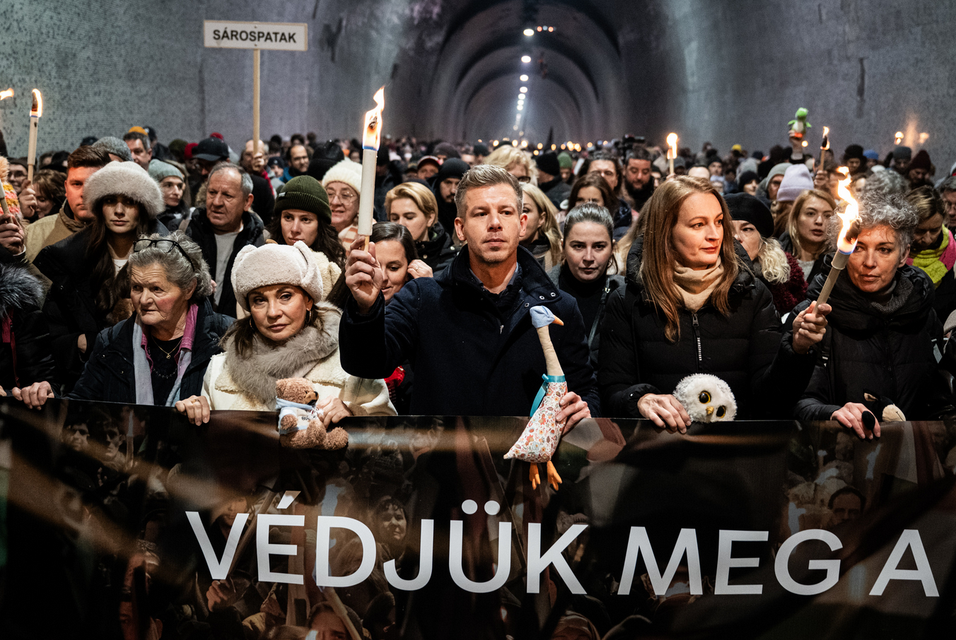 Csendesnek hirdetett menet, vitatott létszámmal: tüntetés a gyermekvédelem ügyében Budapesten