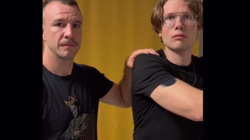 Videó: egy agyhalott fiatal kommunista Orbán Viktorra „lövöldöz” a TikTok-on