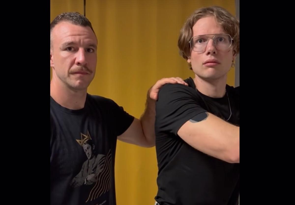 Videó: egy agyhalott fiatal kommunista Orbán Viktorra „lövöldöz” a TikTok-on