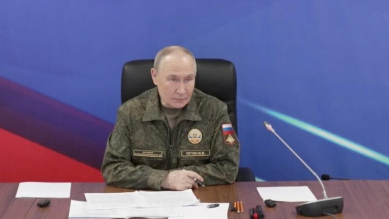 Putyin: Ha Kijev nem akar békét, akkor Oroszország katonai eszközökkel fogja elérni minden célját