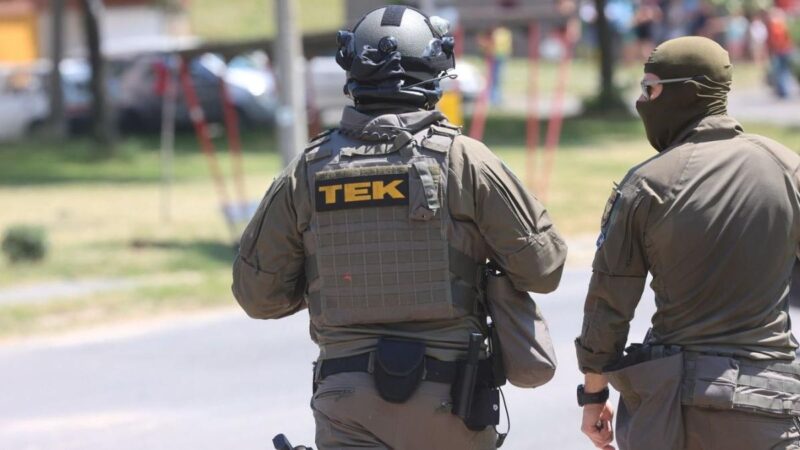 A TEK vonult ki egy 73 éves férfiért és társáért, fegyverarzenálra bukkantak