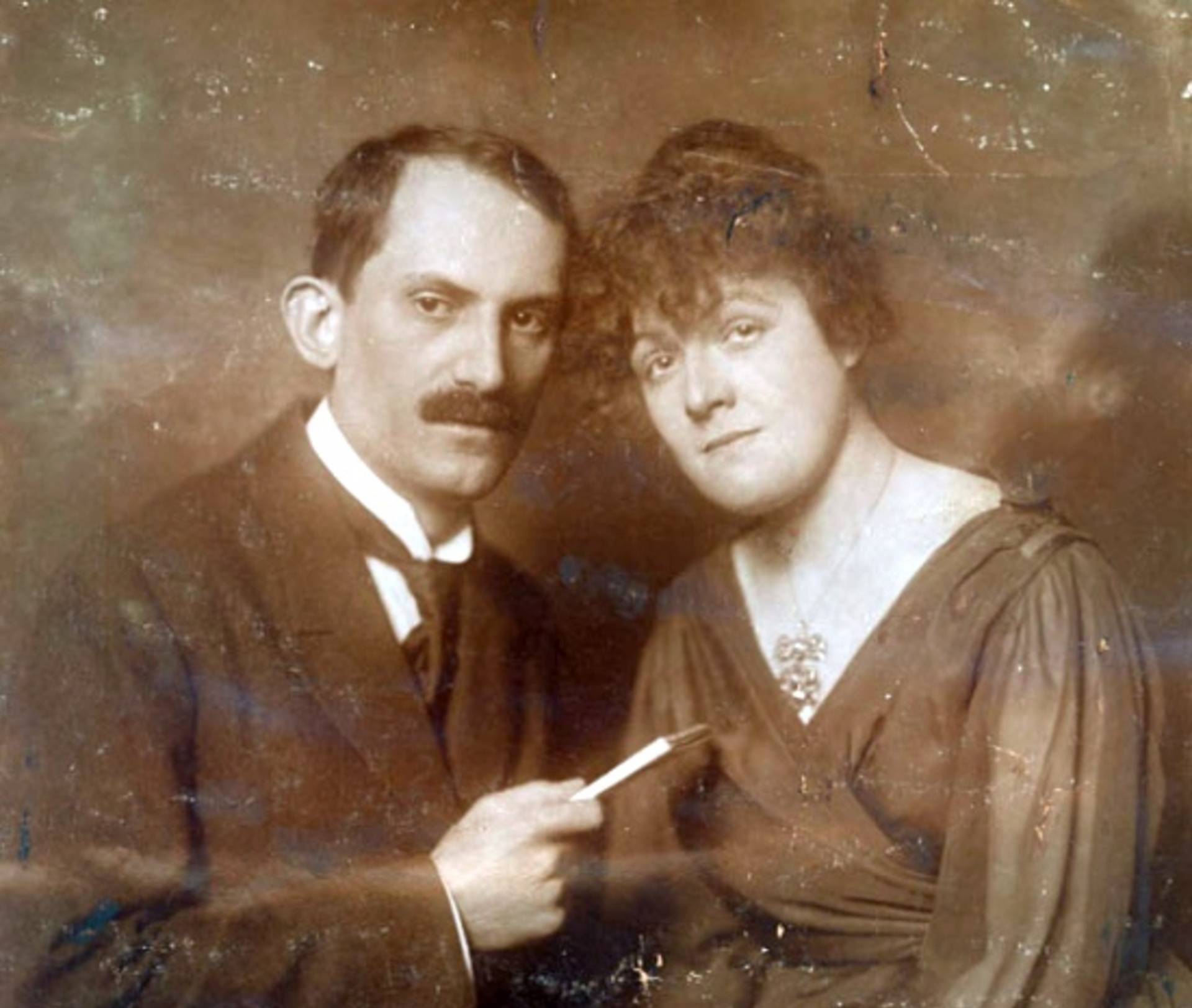 Nőkkel és férfiakkal is viszonya volt Babits feleségének, miközben irodalmi elismerésre vágyott