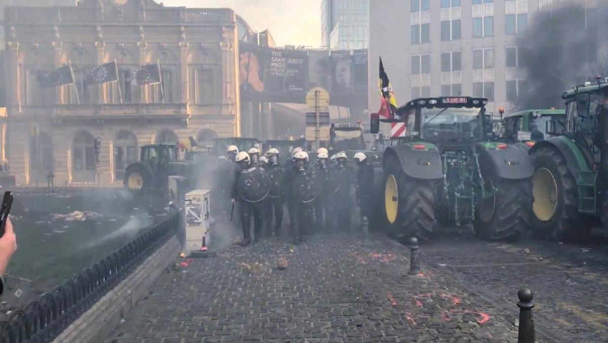 Traktorok árnyékában: Brüsszel füstbe borult