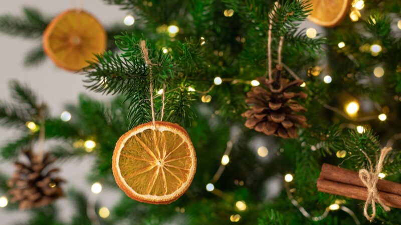 Így díszítsd fel a karácsonyfát környezetkímélő módon!