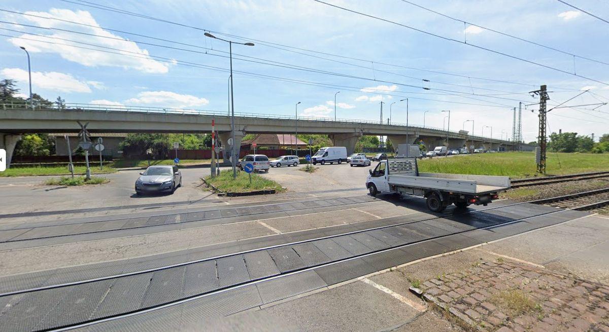 Száguldó vonat elé állt egy nő, pesti taxis mentett életet a vaksötétben