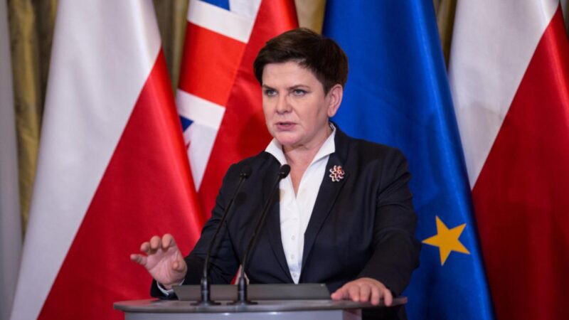 Volt lengyel kormányfő: befolyásolni akarják a magyar választásokat