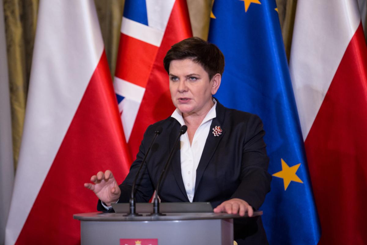 Volt lengyel kormányfő: befolyásolni akarják a magyar választásokat