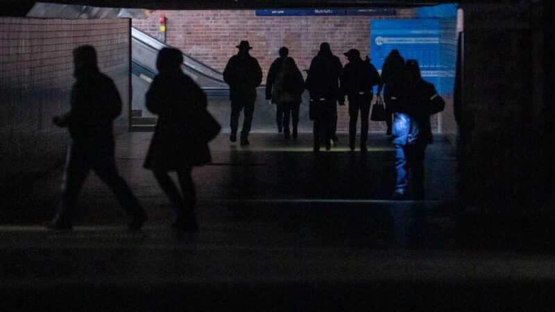 Továbbra sincs áram 26 900 berlini háztartásban és 1220 ipari létesítményben a szélsőbalos terroristák miatt