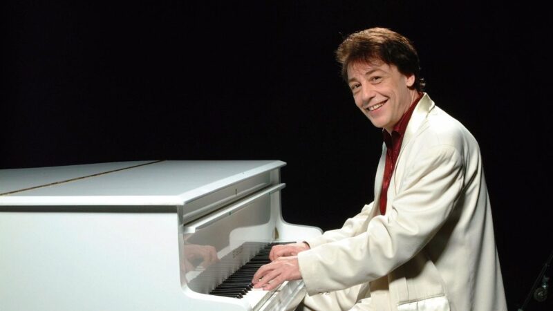 Elhunyt Fenyő Miklós