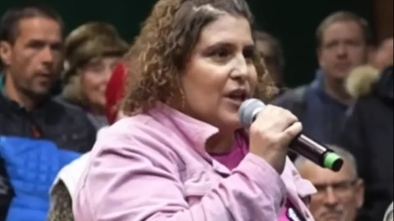 Pornósztárt küldött Lázár Jánoshoz Magyar Péter!