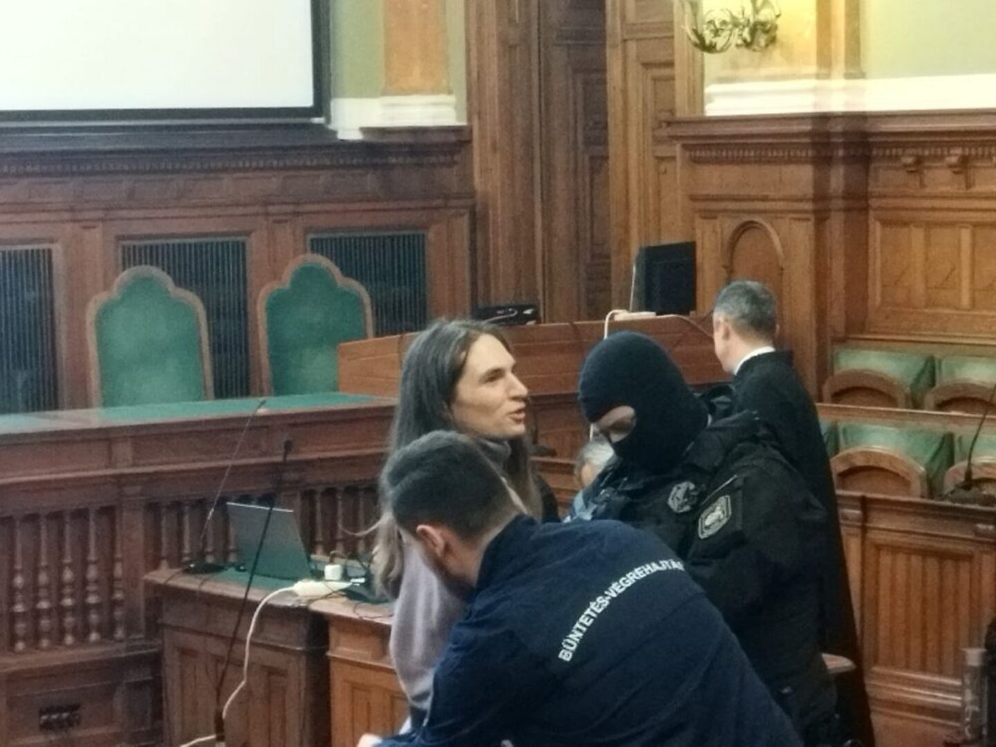 Huszonnégy évet kér az ügyészség a brutális antifa terroristára