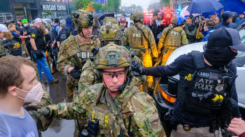 Újabb halálos incidens Minneapolisban: szövetségi razziák nyomán tüntetések és politikai vihar