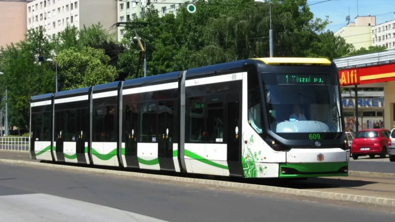 Szatír a miskolci villamoson