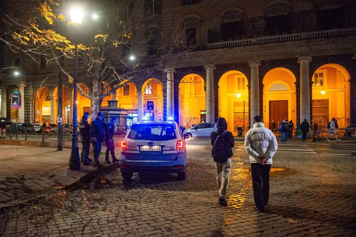 Brutális migráns támadás a római Termini pályaudvarnál