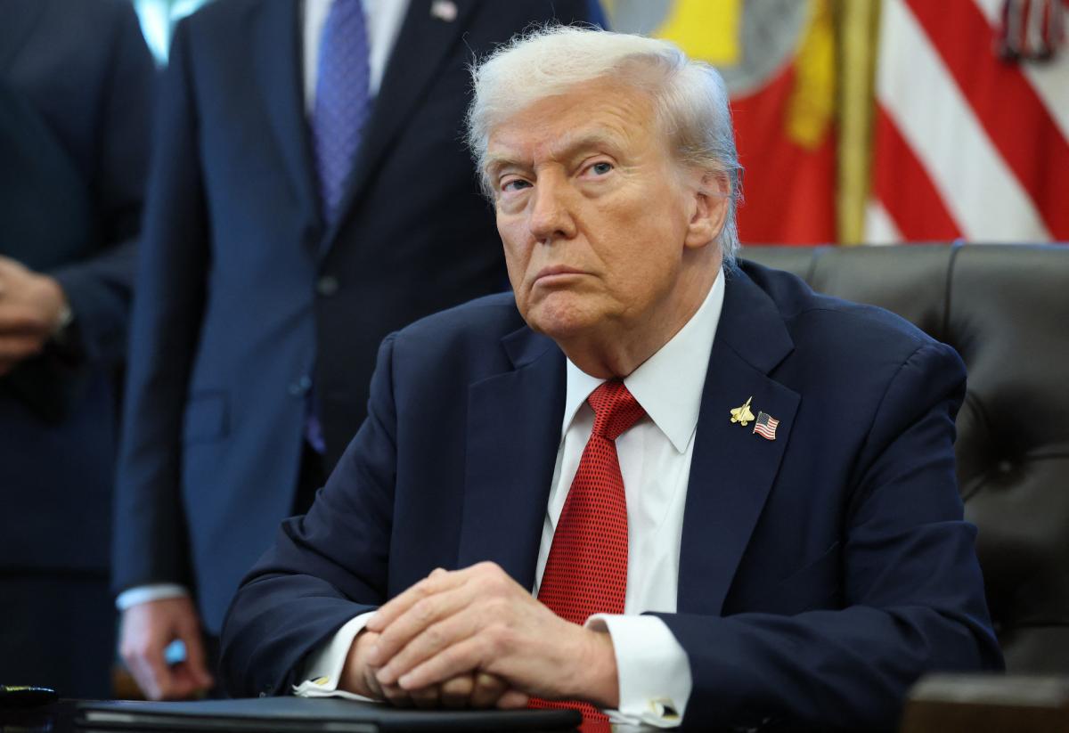 Trump nyilvánosságra hozta Macron privát üzeneteit a Béketanács körüli vita után