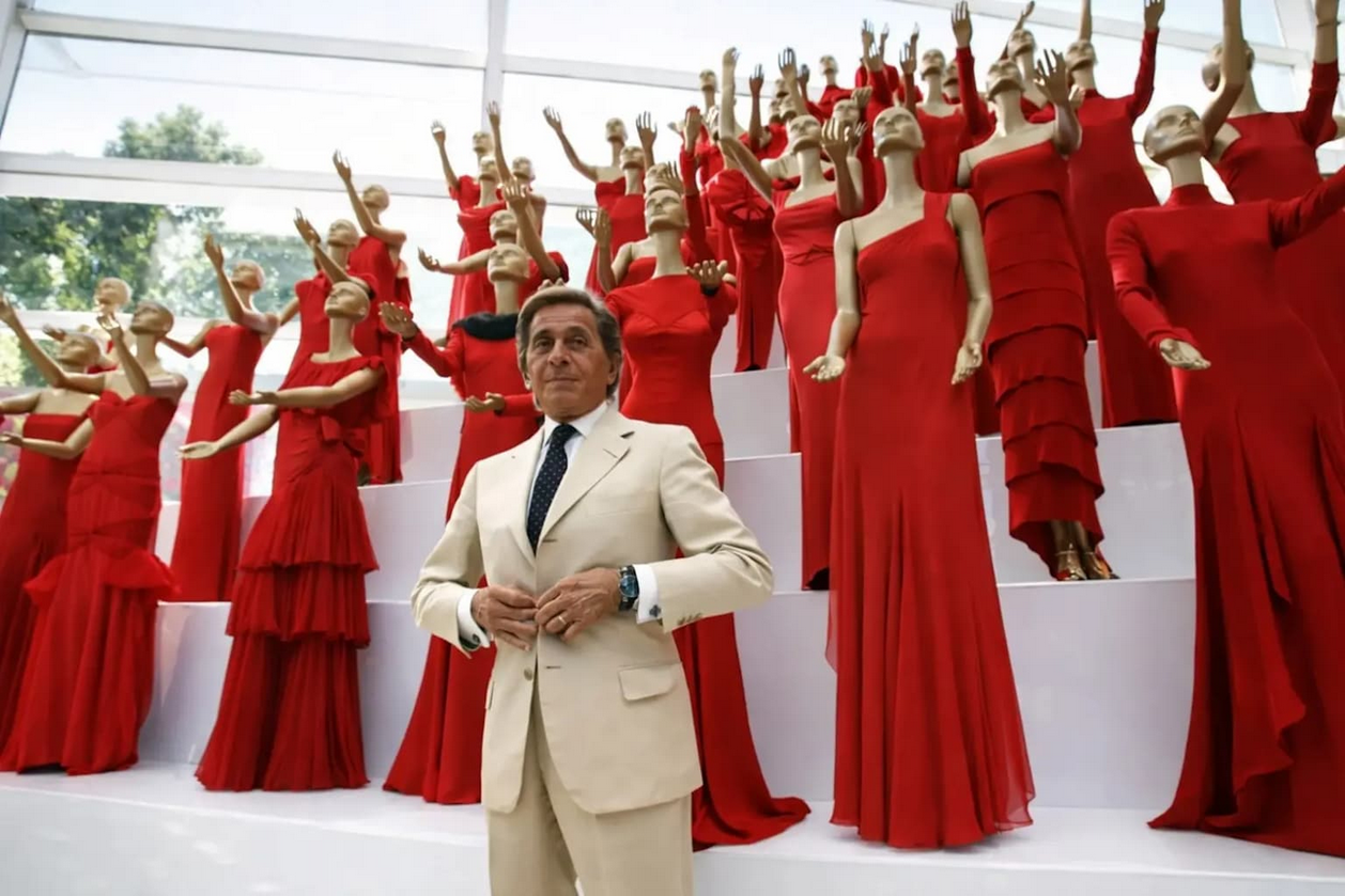 Valentino Garavanit Rómában helyezték örök nyugalomra, a divatvilág gyászol