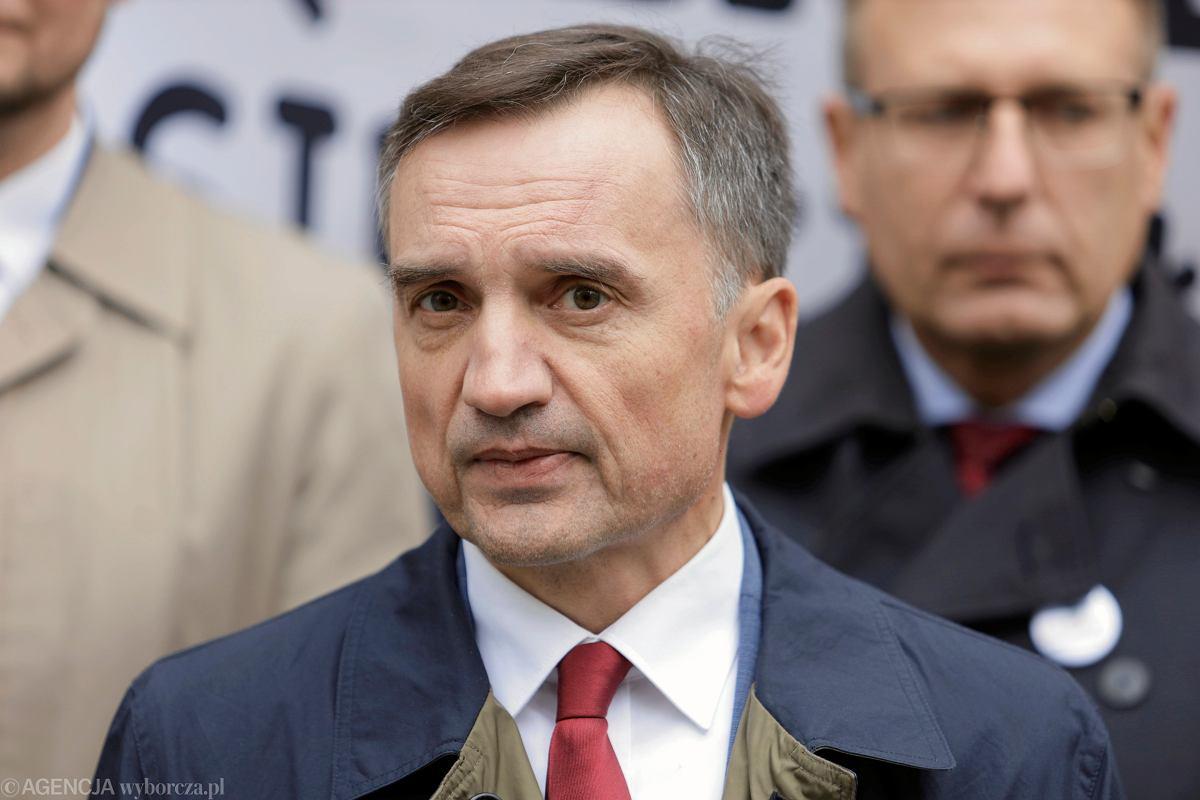 Lengyelország volt igazságügyi minisztere és a felesége kaptak menedékjogot a magyar kormánytól