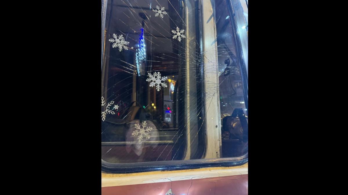 Vandálok támadták meg az egyik fényvillamost Budapesten