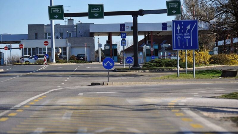 Országos demonstráció kezdődik, napokra megbénulhatnak a határátkelők
