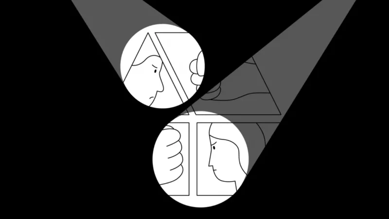 Két nagyobb gyerekkel tudtuk csak lefogni a dühöngő gyereket