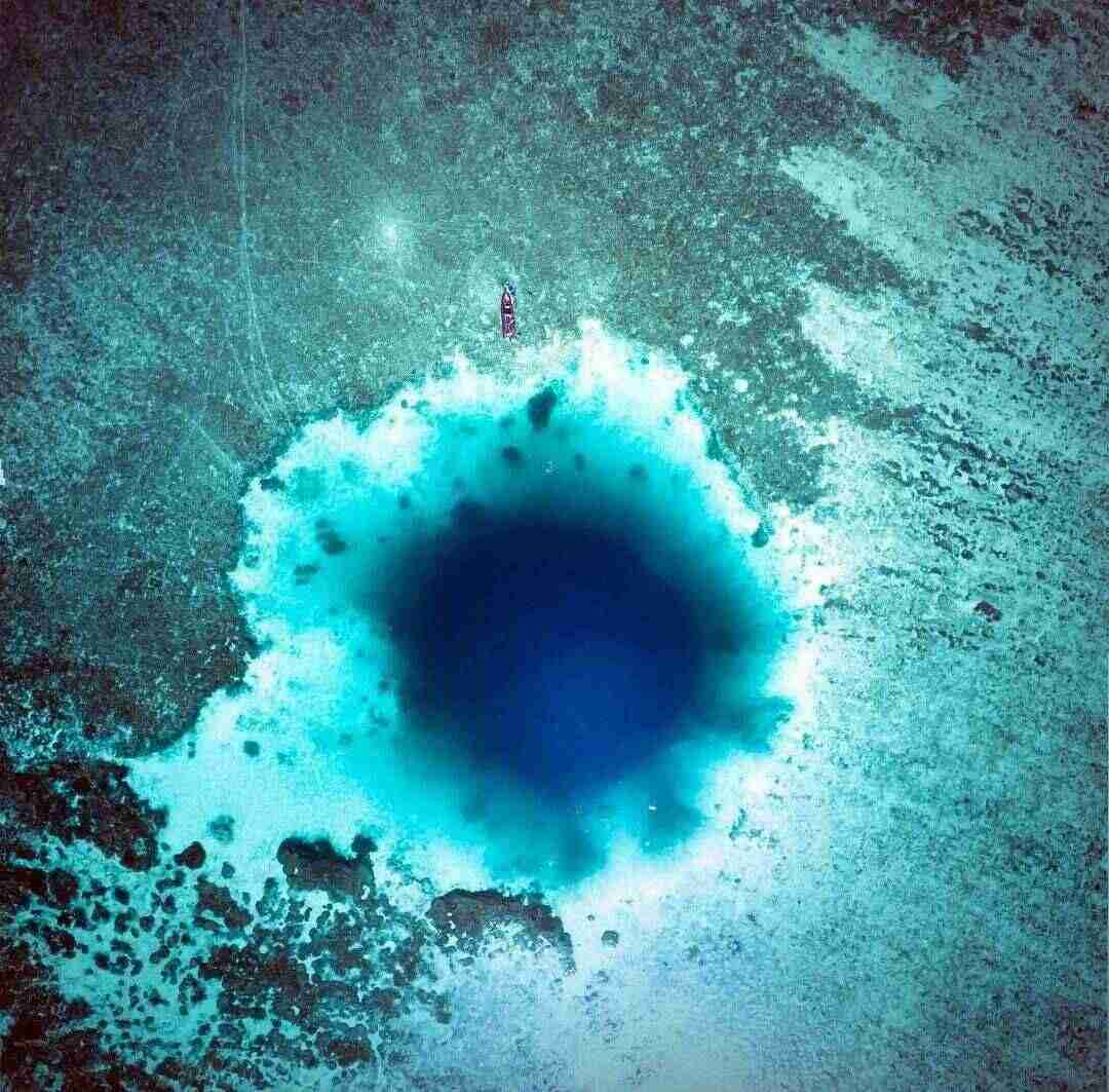 Több mint 1700 vírust fedeztek fel a világ legmélyebb tengeri kék lyukában