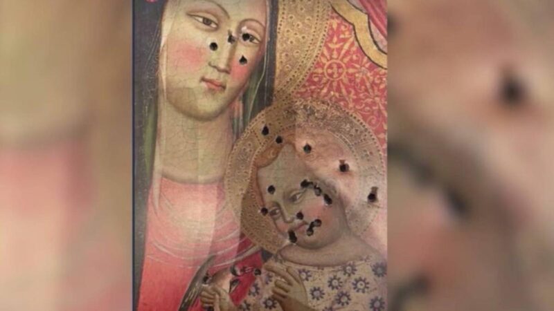 Megbírságoltak egy svájci politikust, mert céltáblaként használt egy Jézust és Máriát ábrázoló képet