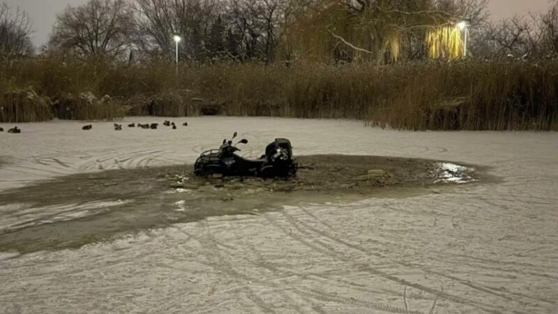 Egy quad alatt Monoron, két fiatal alatt Soltvadkerten szakadt be a helyi tó jege