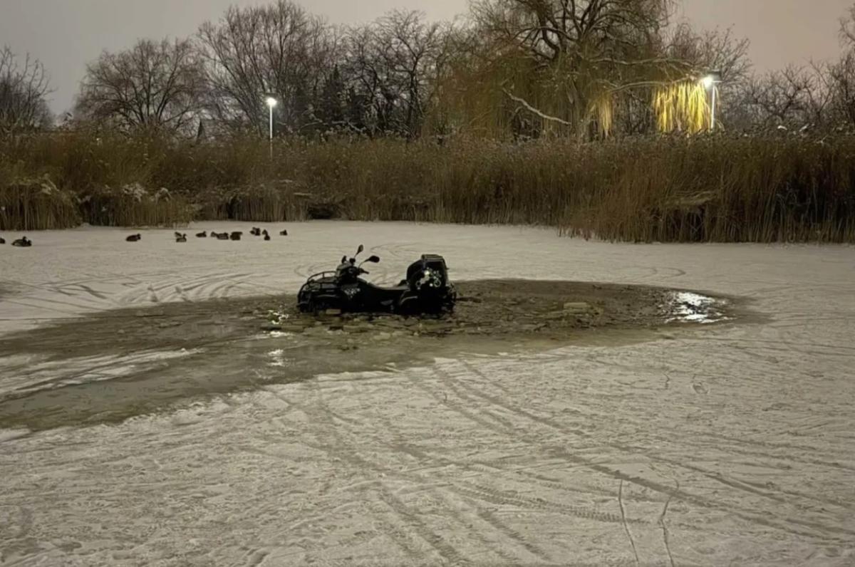 Egy quad alatt Monoron, két fiatal alatt Soltvadkerten szakadt be a helyi tó jege