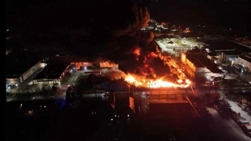 Feladta magát a férfi, akinek az eltévedt tűzijátéka okozhatta a mosonmagyaróvári raktártüzet