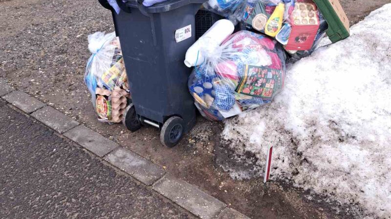 Hetek óta elszállítatlan hulladék Aszódon és a környező településeken
