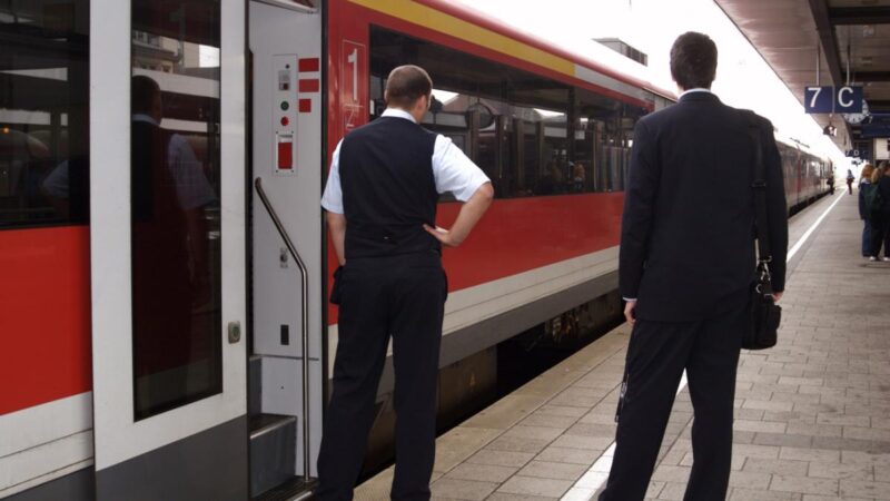 Viccből igazoltatta az embereket, gyanúsítottként hallgatták ki