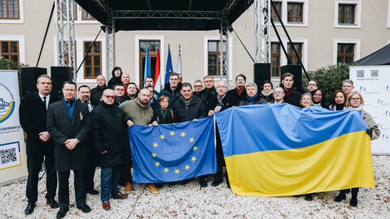 „Slava Ukraini!” – Karácsonyék Ukrajna mellett kampányoltak a belvárosi demonstráción