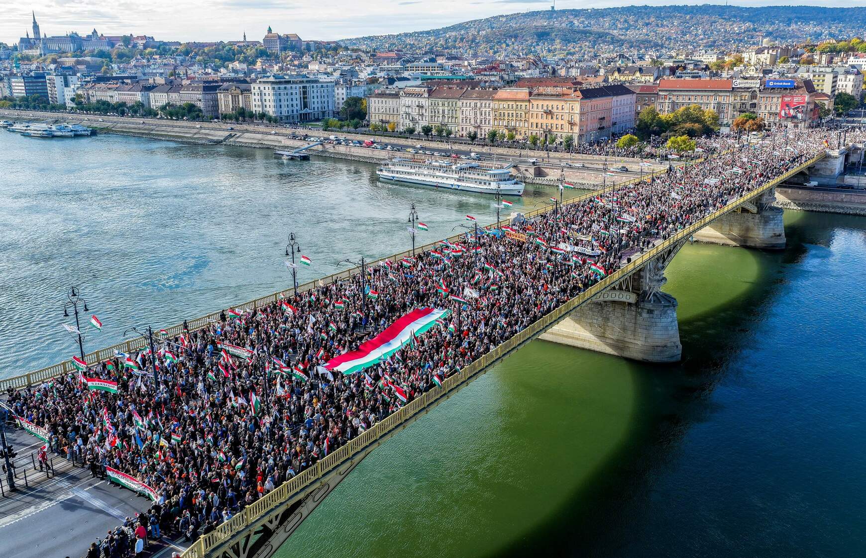 Március 15: menet indul, kampány gyorsul