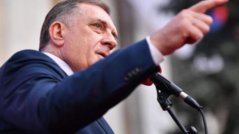 Milorad Dodik szerint az Európai Unió egy éven belül szétesik