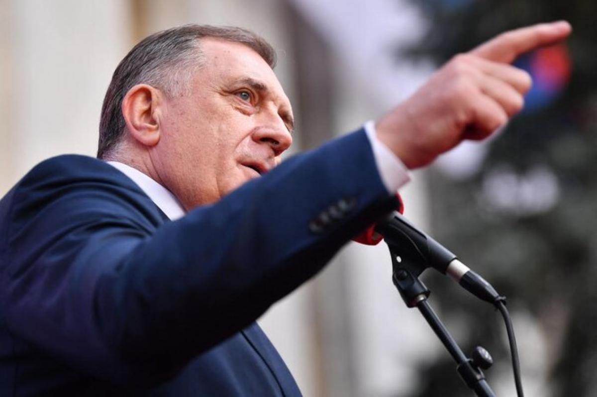 Milorad Dodik szerint az Európai Unió egy éven belül szétesik