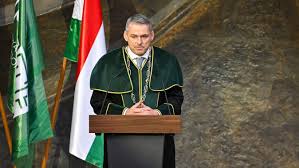 Levették az uniós zászlót egy magyar egyetemről – videóval