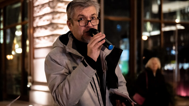 Megszólalt a szekszárdi állatorvos: Hadházy szerint akkor lesz rendszerváltás, ha Orbán Viktor börtönbe kerül