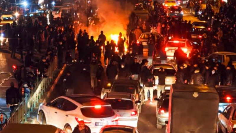 Tömeges letartóztatások Iránban: 50 ezer fölött az őrizetbe vettek száma a tüntetések leverése után