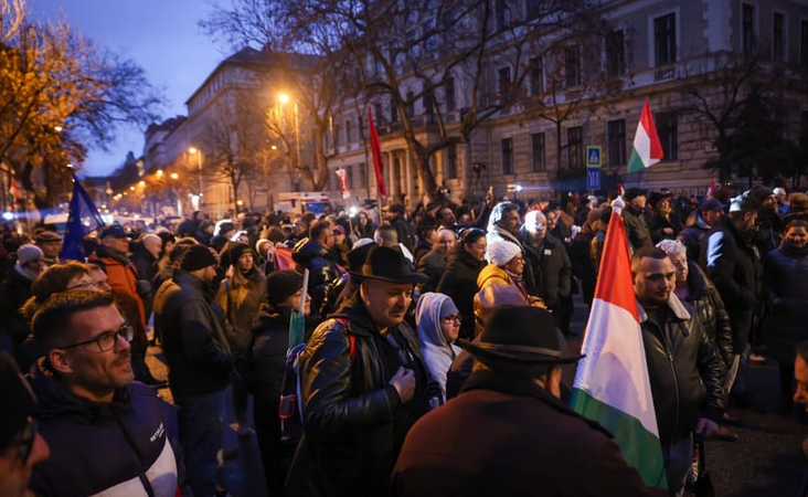 Tüntettek Lázár János ellen a romákat sértő kijelentései miatt