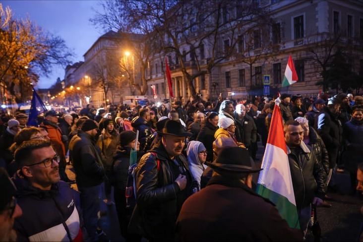 Tüntettek Lázár János ellen a romákat sértő kijelentései miatt