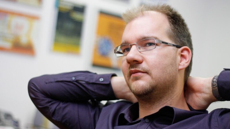 A közmédia bűnlajstromát követeli a Tisza Párttól Pressman egykori pénzosztó embere