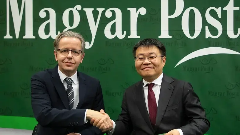 Váratlan szövetség: közös szándéknyilatkozatot írt alá a Magyar Posta és a Temu